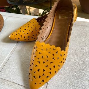 Mustard yellow women flats NEW SIZE 8